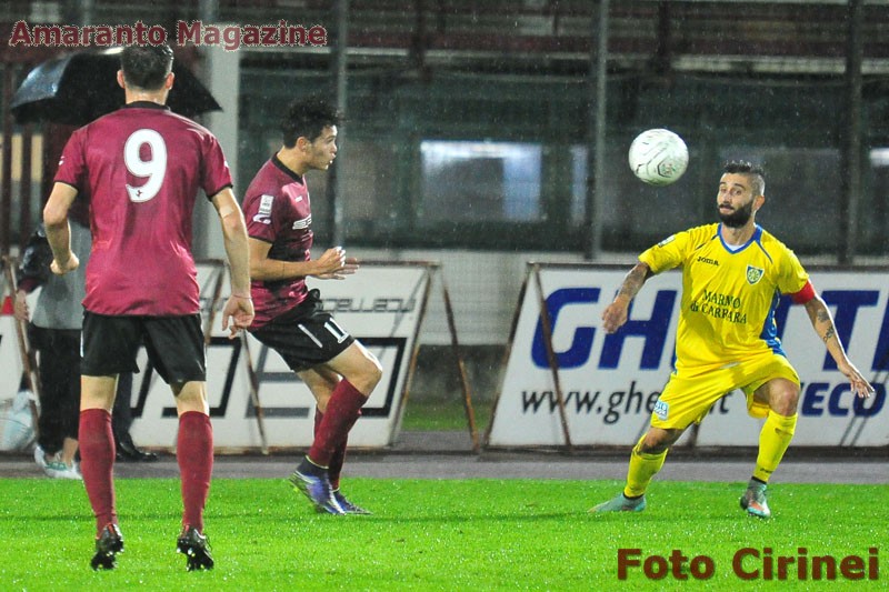 l'ex amaranto Dettori in azione nel match di andata